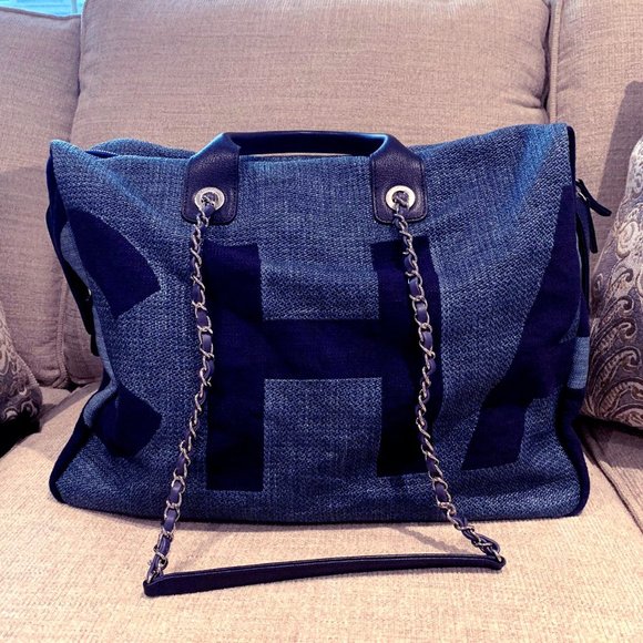 SOLD - 💙2018 LARGE DEAUVILLE TWEED RUNWAY TOTE BAG. - Picture 1 of 12